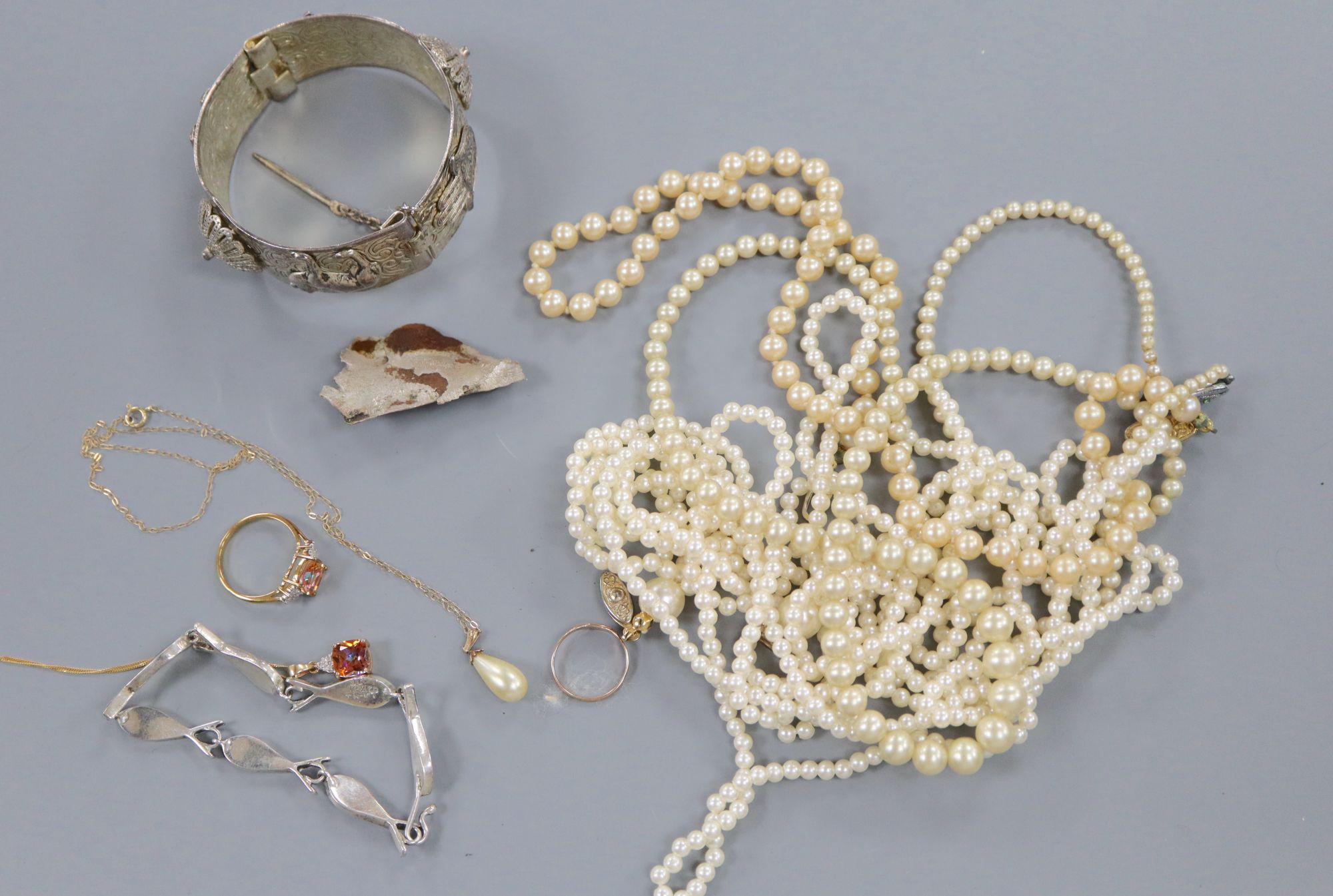 A small collection of jewellery and sundry silver and paste-set jewellery, including two 375 rings and a 9ct chain.